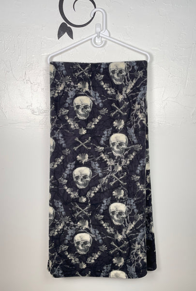 Throw Blanket — Skulls and Bones