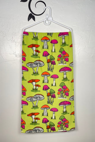 Throw Blanket — Retro Mushrooms on Green